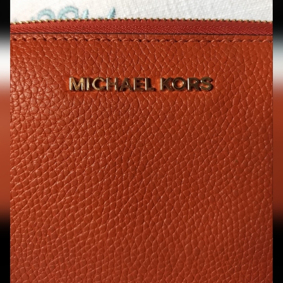 Michael Kors Large Jet Set Pumpkin Burnt Orange Leather Zip Around Wristlet - Picture 2 of 12